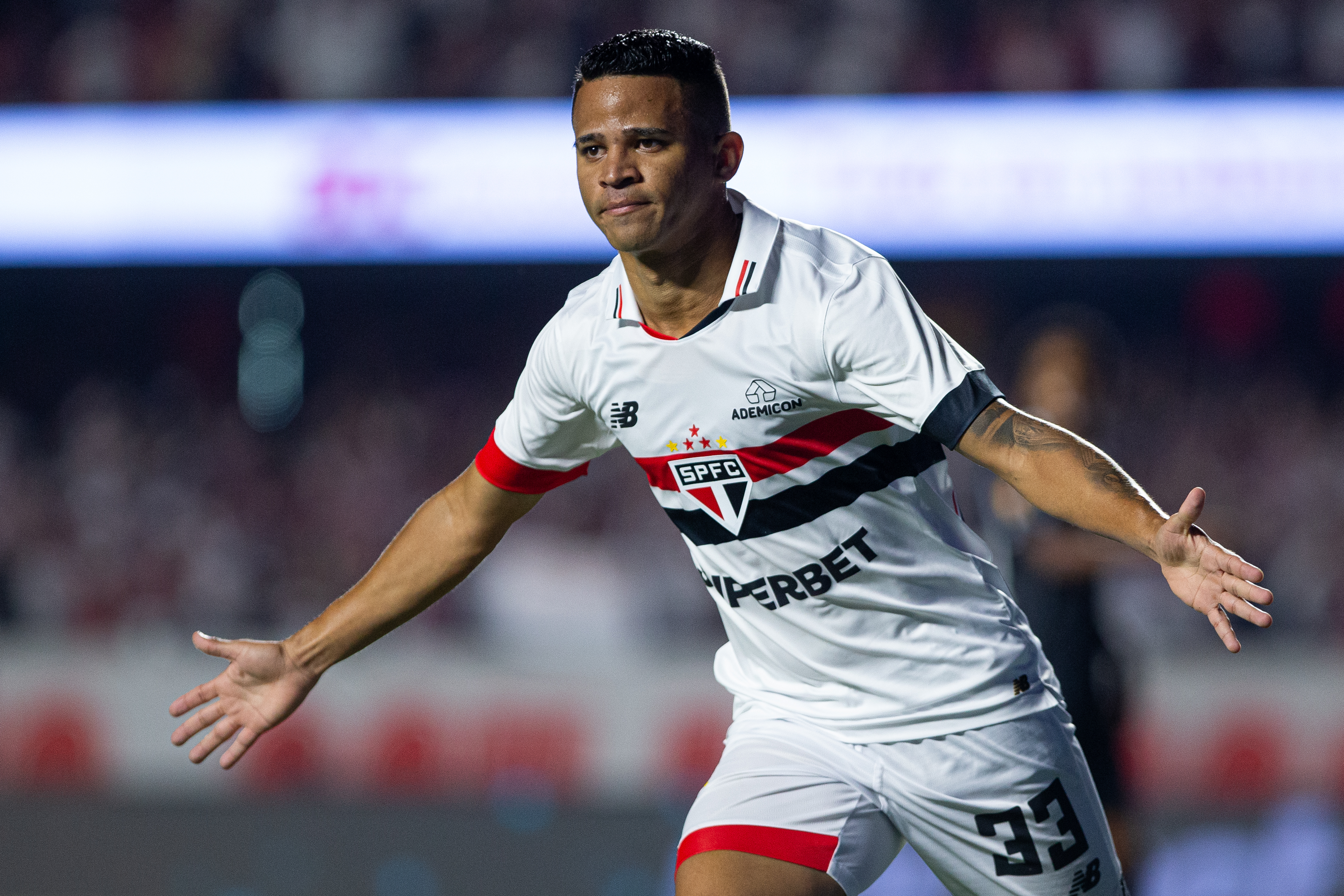 São Paulo acerta venda do atacante Erick ao Vitória e continua reduzindo o elenco