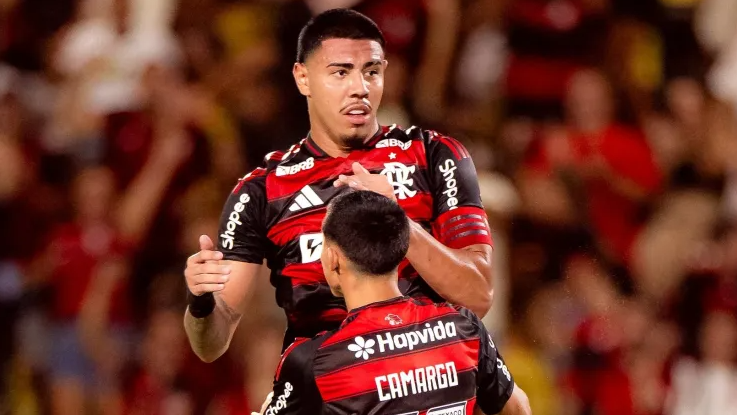 Flamengo marca no fim e arranca empate com Portuguesa na estreia no Carioca