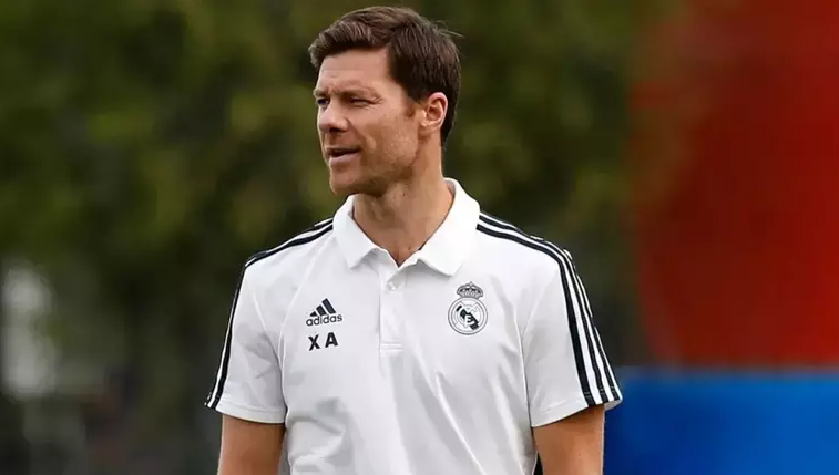 Real Madrid demite Xabi Alonso após derrota na Supercopa